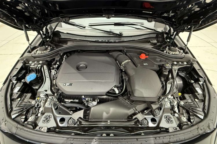 宝马2系 2025款 225L M运动曜夜套装局部细节24