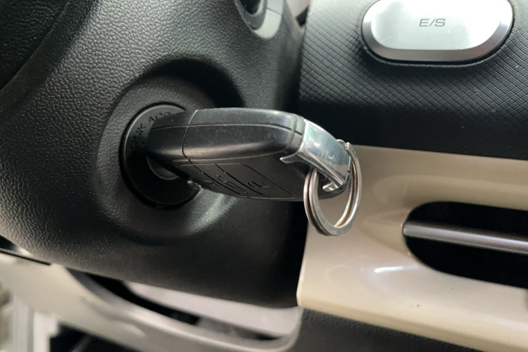 五菱汽车 五菱缤果 2023款 333km 快享款中控内饰7001