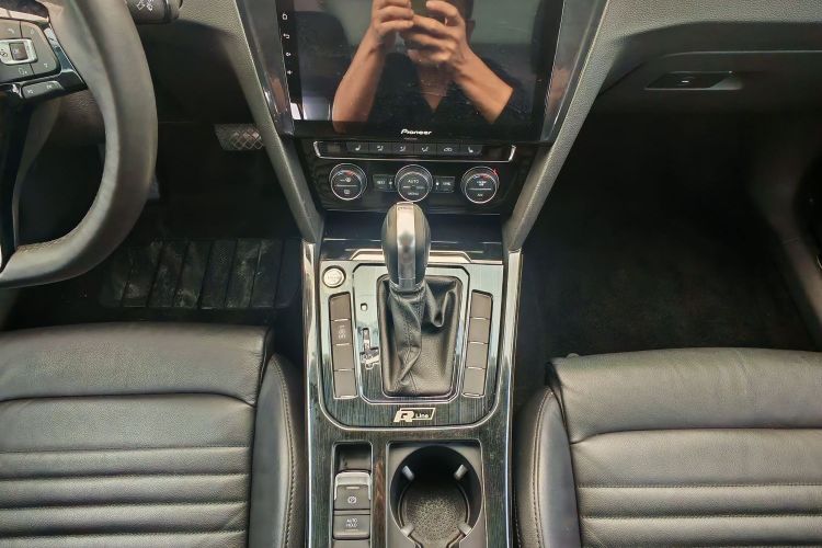 大众 迈腾 2018款 改款 330TSI DSG 豪华型中控内饰7001