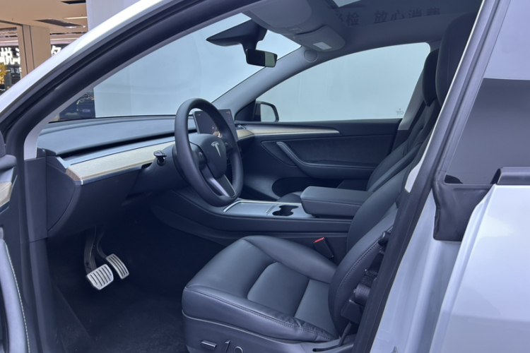 特斯拉 Model Y 2021款 Performance高性能全轮驱动版中控内饰7003