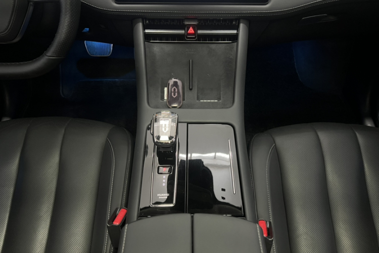 鸿蒙智行 问界M7 2022款 1.5T 四驱豪华版中控内饰7012