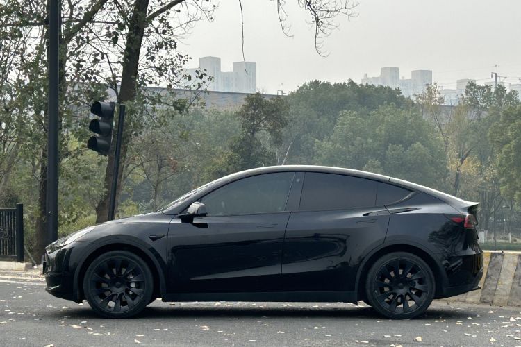 特斯拉 Model Y 2022款 后轮驱动版车身外观6003