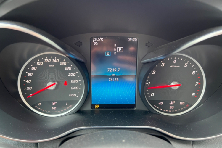 奔驰C级 2019款 C 180 L 时尚型运动版中控内饰15