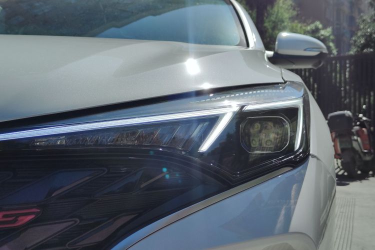 长安 逸动 2025款 PLUS 1.4T 双离合高能版局部细节36