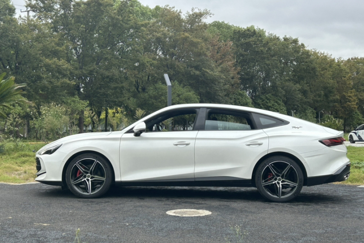 名爵 MG7 2025款 2.0T Trophy+ 超级智驾版车身外观6003