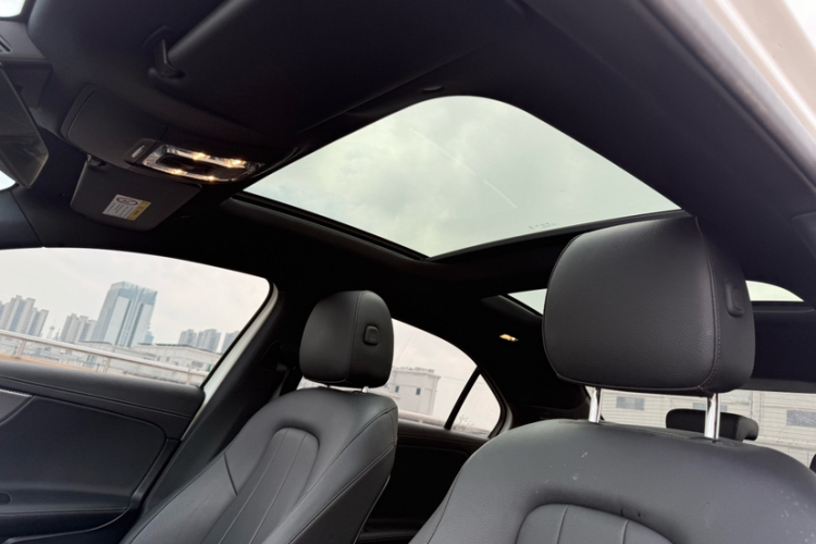 奔驰A级 2021款 A 180 L 运动轿车局部细节22