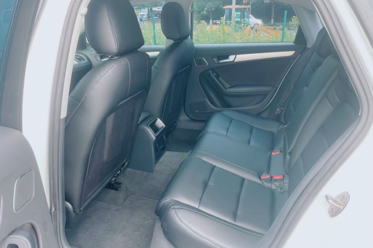 奥迪A4L 2013款 35 TFSI 自动标准型中控内饰7003