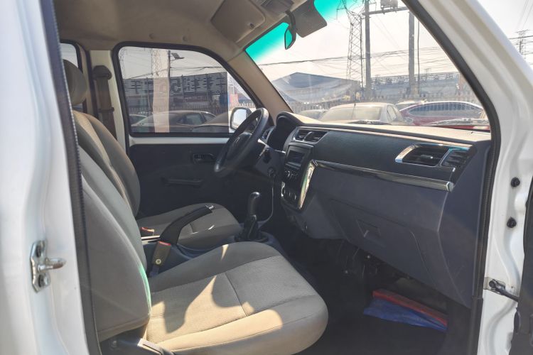 金杯 小海狮X30 2023款 1.5L 财富型客车5/6/7座无空调版SWC15M中控内饰7001