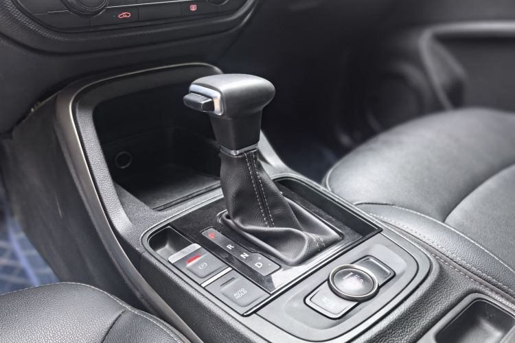 观致5 2018款 改款 1.6T 自动领先型中控内饰7006