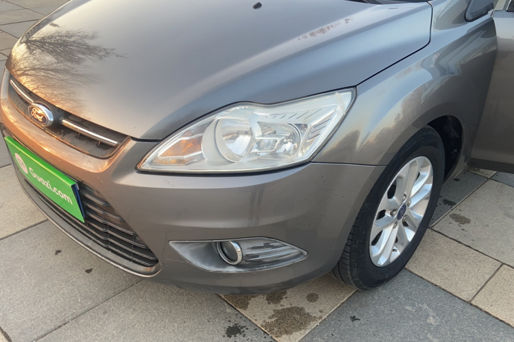 福特 福克斯 2013款 三厢经典 1.8L 手动基本型局部细节36