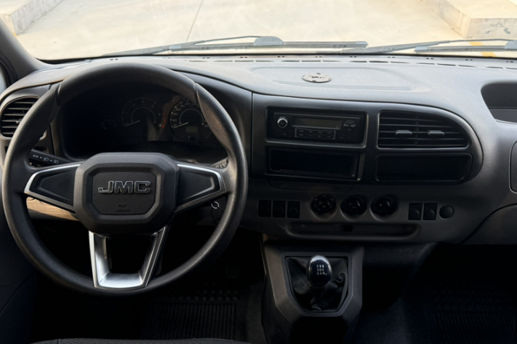 江铃 特顺 2019款 2.8T商运型短轴中顶6座国VI JX493中控内饰7004