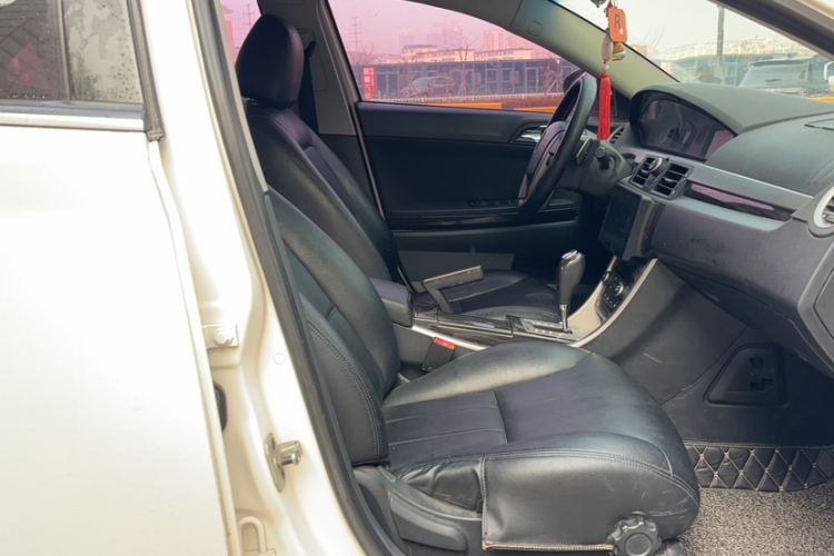 荣威550 2013款 经典版 550 1.8L 自动风尚型局部细节41