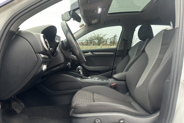 奥迪A3 2017款 Sportback 35 TFSI 运动型中控内饰7005