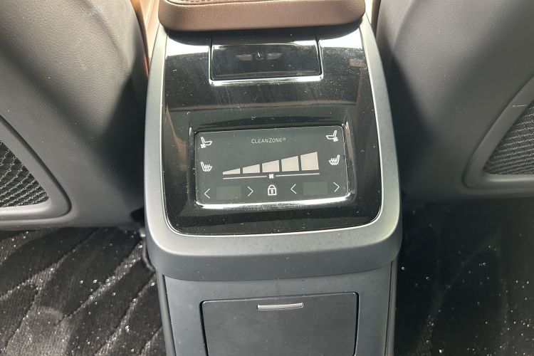 沃尔沃S90新能源 2024款 插电式混动 四驱长续航智雅豪华版中控内饰7011