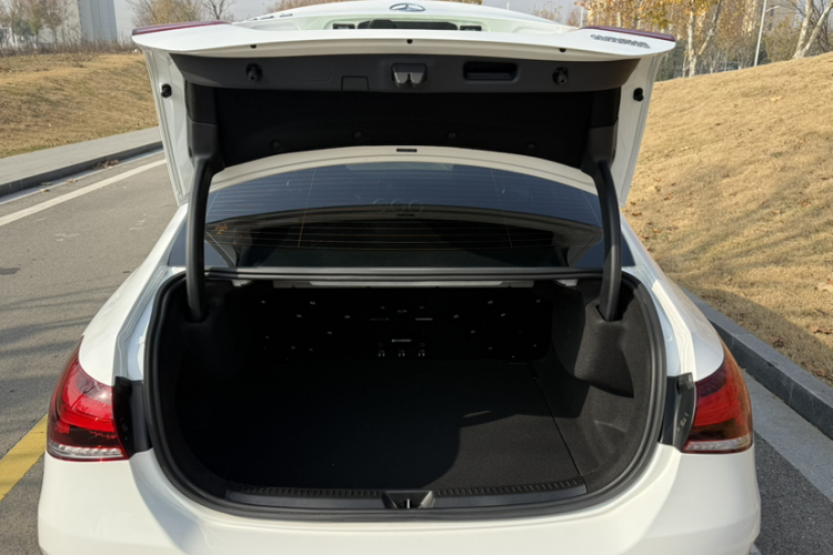 奔驰A级 2022款 改款三 A 200 L 运动轿车时尚型局部细节23