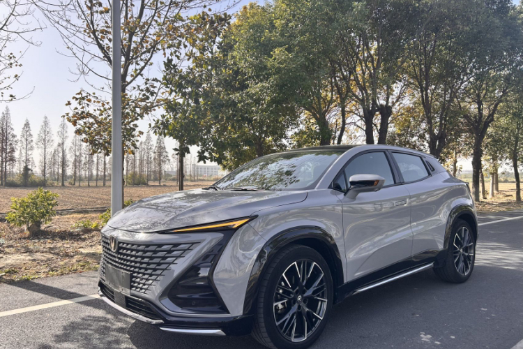 长安UNI-T 2023款 第二代 1.5T 尊贵型车身外观1