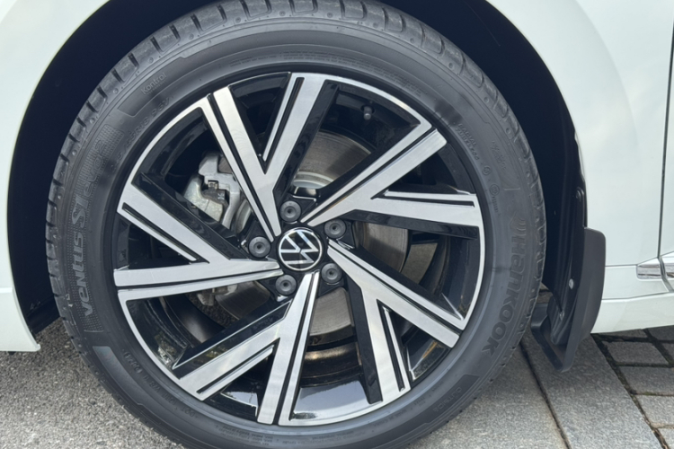 一汽-大众CC 2024款 330TSI 炫目版车身外观6008