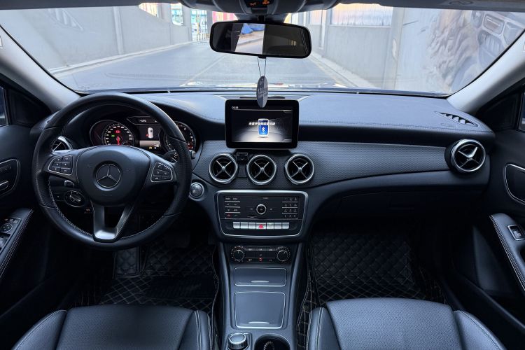 奔驰GLA 2018款 GLA 200 时尚型中控内饰7005