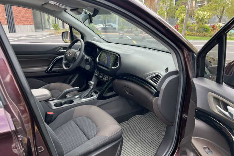 广汽传祺 传祺GS4 2015款 200T G-DCT精英版中控内饰7004