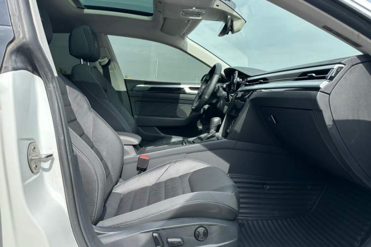 一汽-大众CC 2021款 380TSI 夺目版中控内饰7009