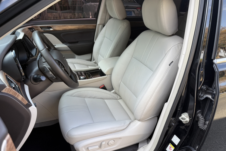 广汽传祺 传祺GS8 2017款 320T 四驱豪华智联版（七座）中控内饰7007