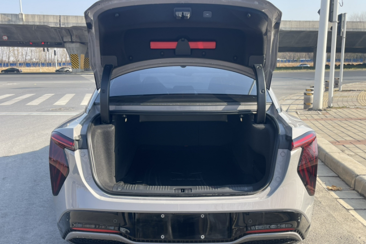 红旗EH7 2025款 640 四驱 智选版局部细节9011