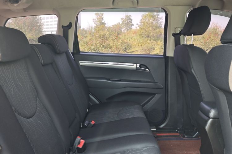 陆风X8 2017款 2.0T 汽油4X4豪华型中控内饰7003