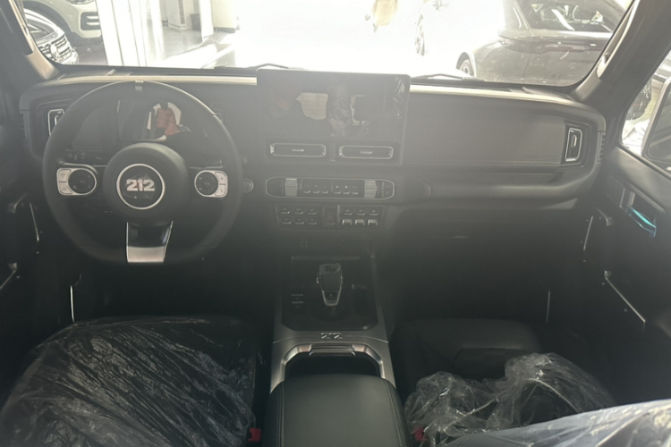 212 T01 2024款 2.0T 机械师中控内饰7001