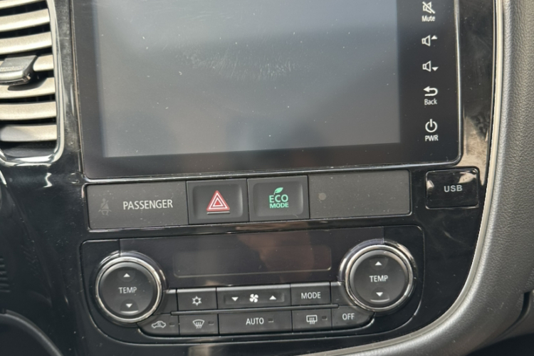 三菱 欧蓝德 2018款 2.0L 两驱荣耀版 5座局部细节16