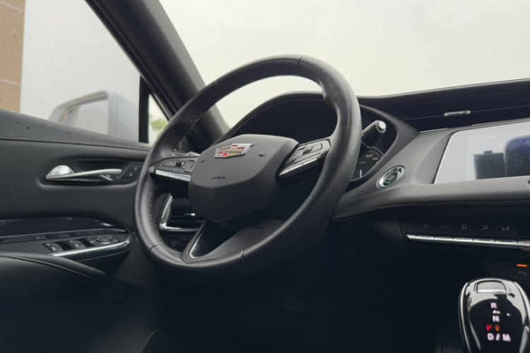 凯迪拉克XT4 2021款 28T 两驱技术型中控内饰7005