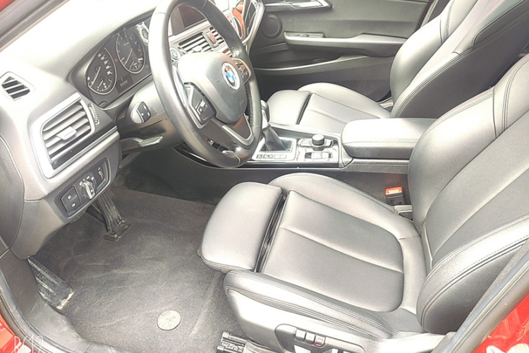 宝马1系 2017款 118i 运动型中控内饰7002