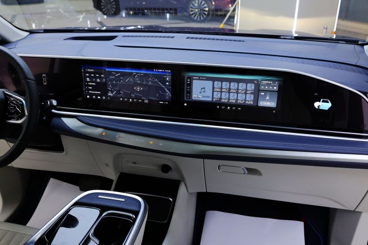 上汽大通MAXUS 大通G90 2022款 2.0T 星际七座版局部细节16