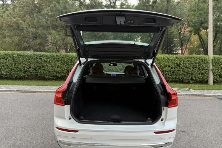 沃尔沃XC60 2025款 B5 四驱智远豪华版中控内饰7007