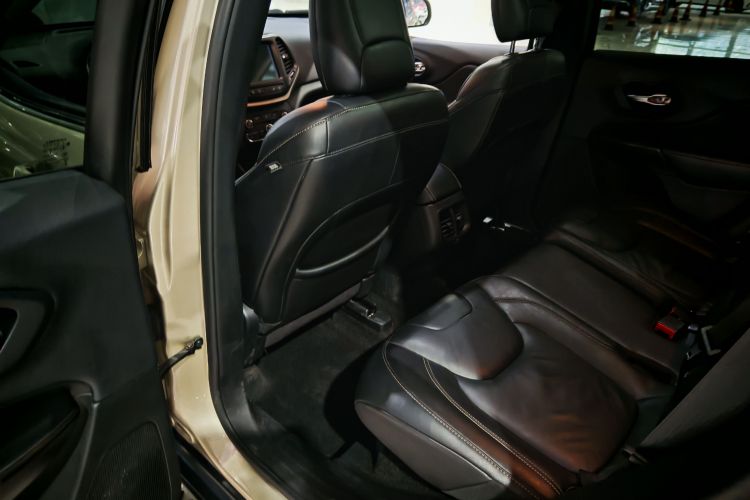 Jeep 自由光(进口) 2014款 2.4L 豪华版中控内饰7004