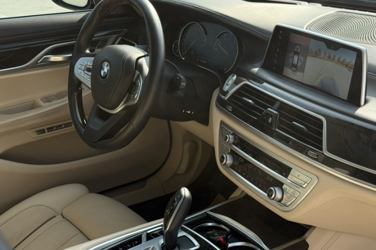 宝马7系 2016款 730Li 豪华型局部细节9009