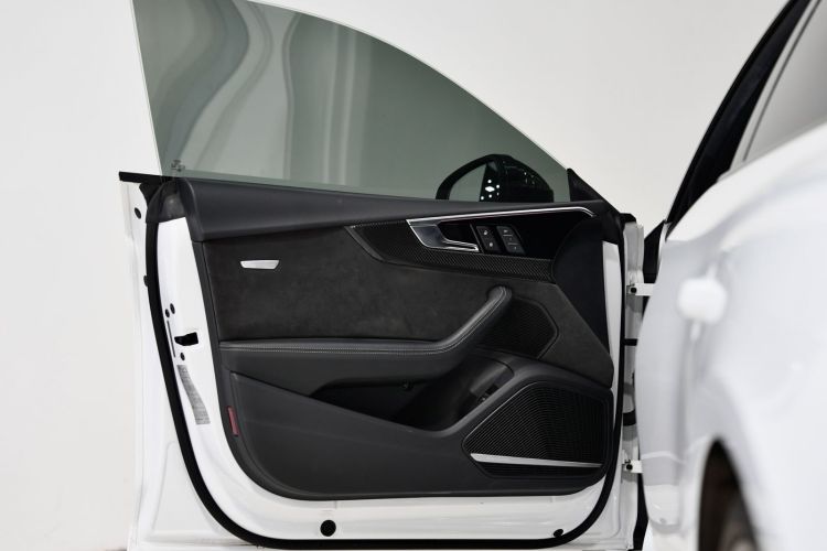 奥迪RS 5 2021款 RS 5 2.9T Sportback 暗金版中控内饰7010