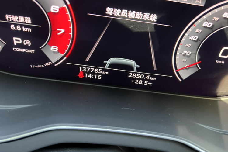 奥迪Q5L Sportback 2021款 40 TFSI 时尚型中控内饰15