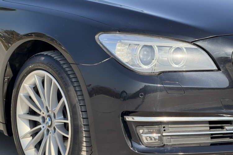 宝马7系 2014款 730Li 臻享型车身外观6014