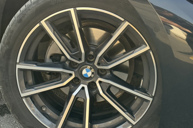 宝马3系 2021款 改款二 325Li M运动套装中控内饰7005