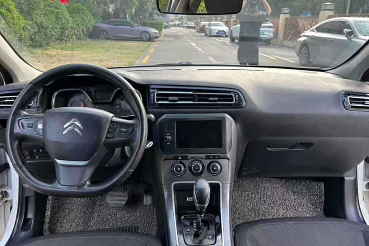 雪铁龙 C4世嘉 2018款 1.6L 自动豪华型中控内饰7002