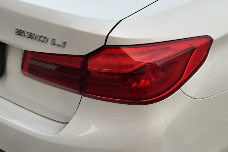 宝马5系 2019款 530Li 领先型 M运动套装车身外观6001