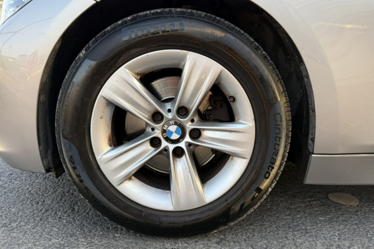 宝马3系 2014款 320i 时尚型车身外观6005