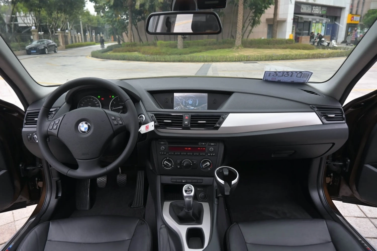 宝马X1 2013款 sDrive18i 手动型中控内饰7001