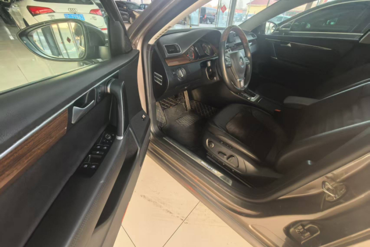 大众 迈腾 2015款 2.0TSI 尊贵型中控内饰7001