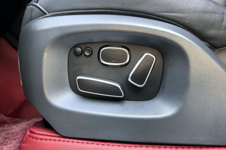 路虎 揽胜运动版 2014款 3.0 SC V6 HSE局部细节9004