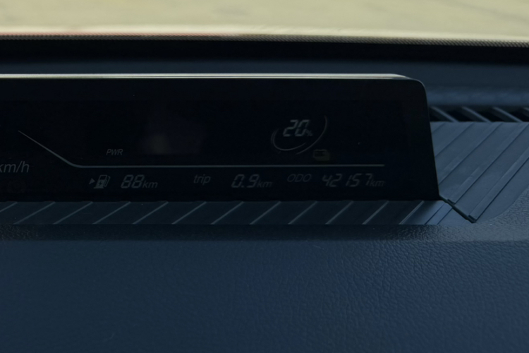 哪吒汽车 哪吒V 2022款 潮 400 Lite 粉色定制款中控内饰15