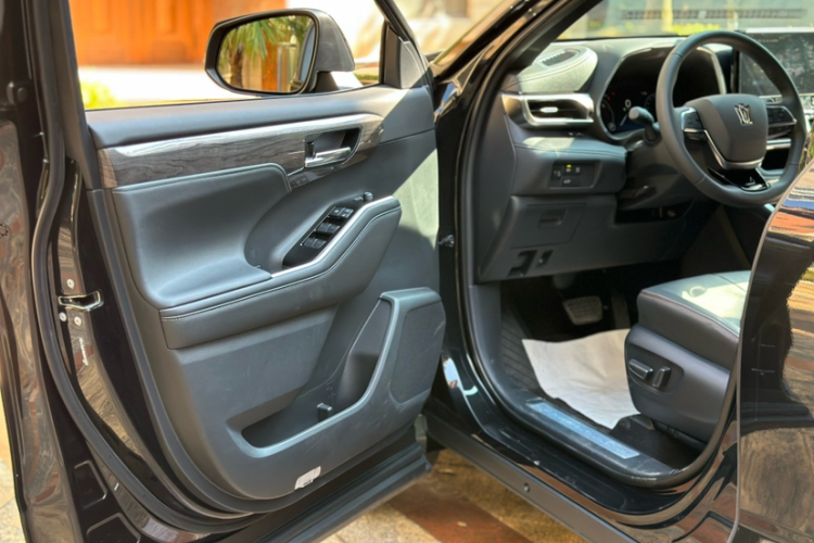 丰田 皇冠陆放 2024款 2.5L HEV四驱尊贵版中控内饰7012