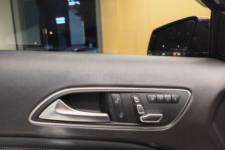 奔驰GLA 2018款 GLA 200 动感型中控内饰7014