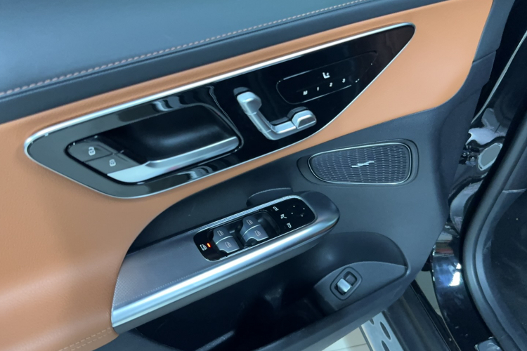 奔驰GLC 2024款 GLC 300 L 4MATIC 动感型 5座中控内饰7002