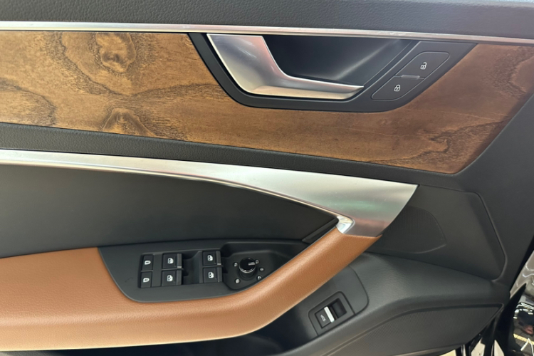 奥迪A6L 2019款 45 TFSI 臻选致雅型中控内饰7008